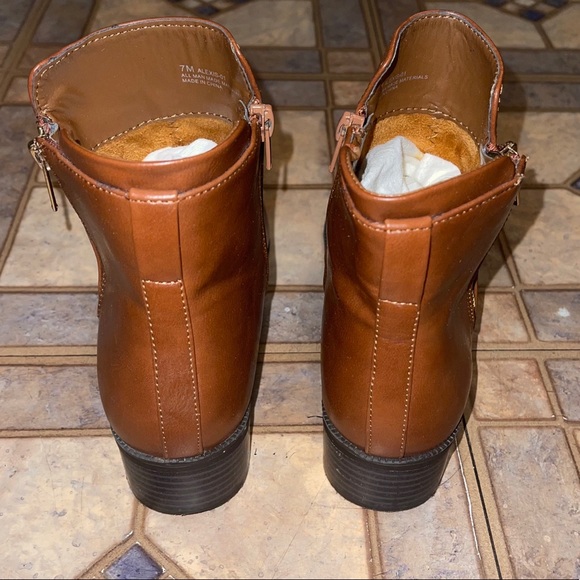 Chelsea boots with side zipper - Picture 5 of 16